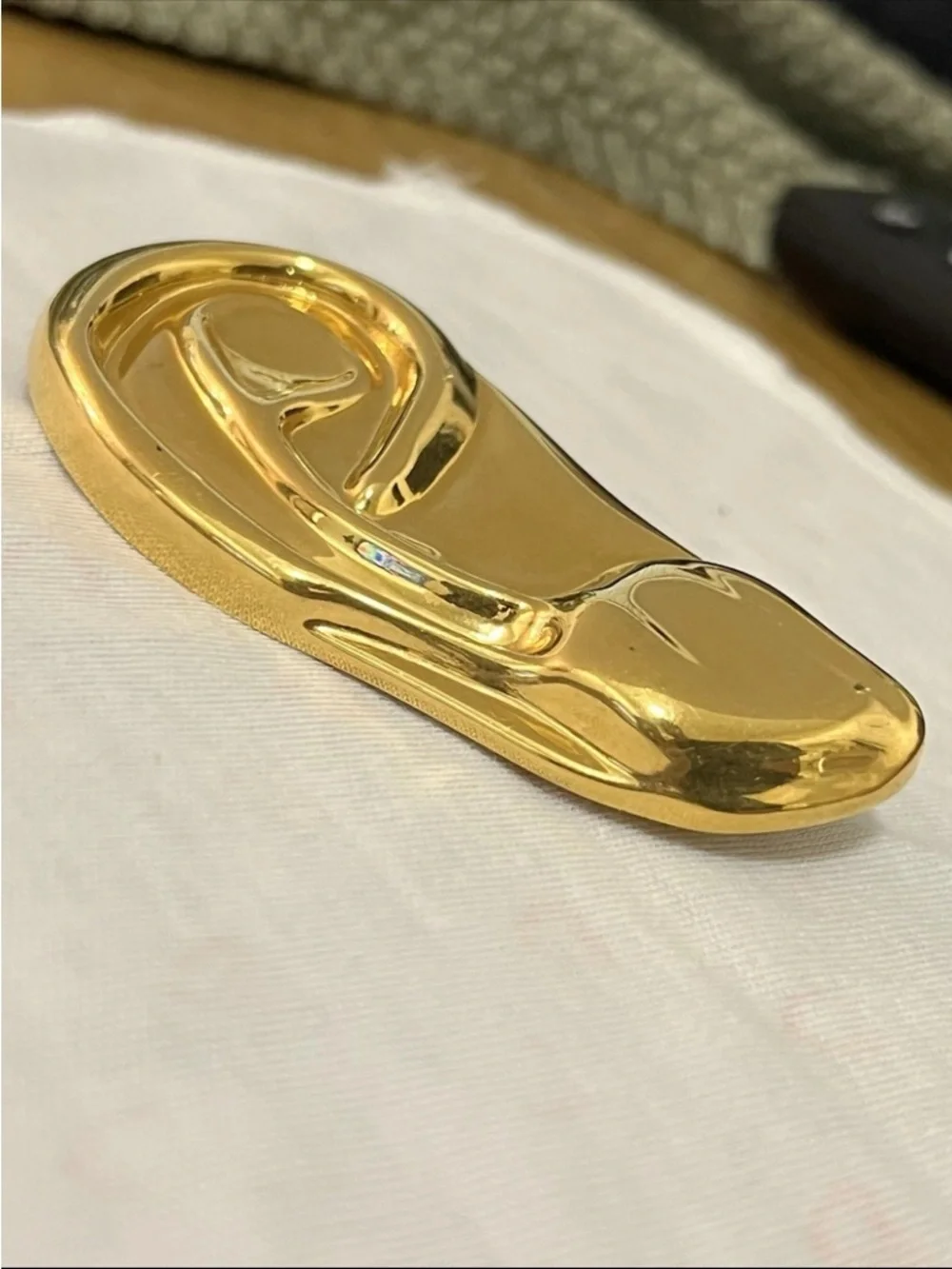 Gucci Gold Tone Ear-Shaped 📍 and
